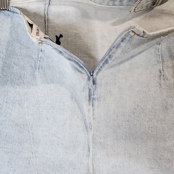 NEW WeWoreWhat Cut Out Light Wash Denim Women S Indigo Comfort Mini Preppy Skirt - Picture 8 of 14